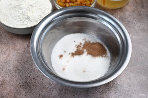 Пирог постный с изюмом Пирог постный с изюмом