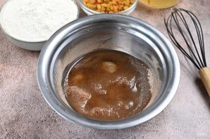 Пирог постный с изюмом Пирог постный с изюмом