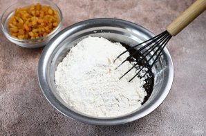 Пирог постный с изюмом Пирог постный с изюмом