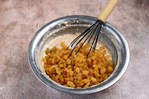 Пирог постный с изюмом Пирог постный с изюмом