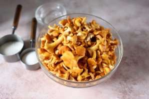 Лисички маринованные Лисички маринованные