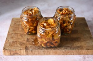 Лисички маринованные Лисички маринованные