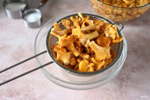 Лисички маринованные Лисички маринованные